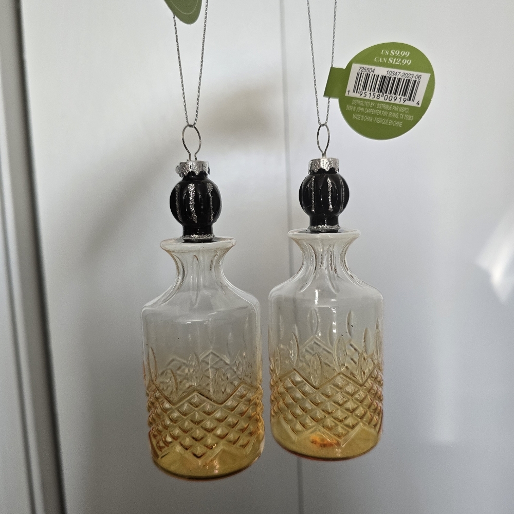 NWT Gorgeous glass Decanter Bottle Perfume ornaments